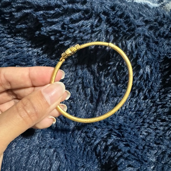 Tory Burch bracelet gold Tory Burch logo with diamond matte finish - Picture 8 of 10